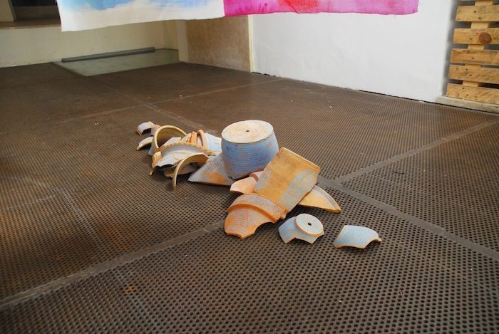 5.Noel Gazzano (2015) La Donna del Vento (dett.3). Installazione. Tecnica mista su tela e terracotta. Dimensioni variabili