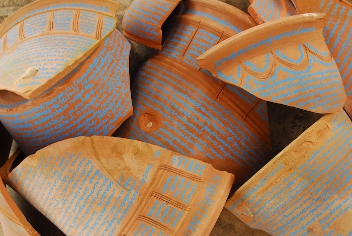 6.Noel Gazzano (2015) La Donna del Vento (dett. 4). Installazione. Tecnica mista su tela e terracotta. Dimensioni variabili